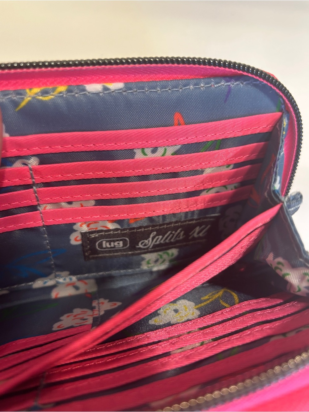 Lug Splits Hot Pink Quilted Zip Around Wallet Wristlet Organizer Floral Travel - Picture 6 of 9